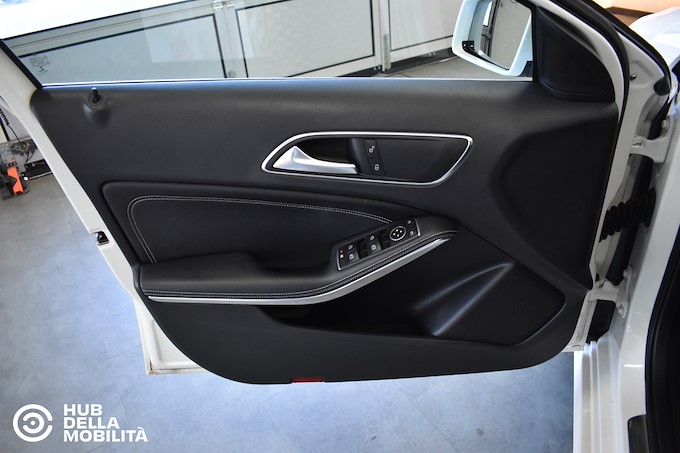 MERCEDES-BENZ A 180 d Sport